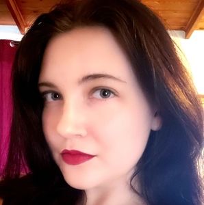 Meet your Posher, Ella